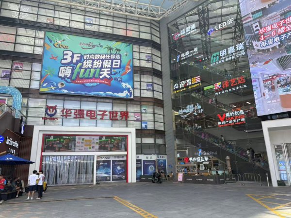 嘉汇优配 AI录音卡激战：华强北百元“平替”出手，支持上百种语言翻译